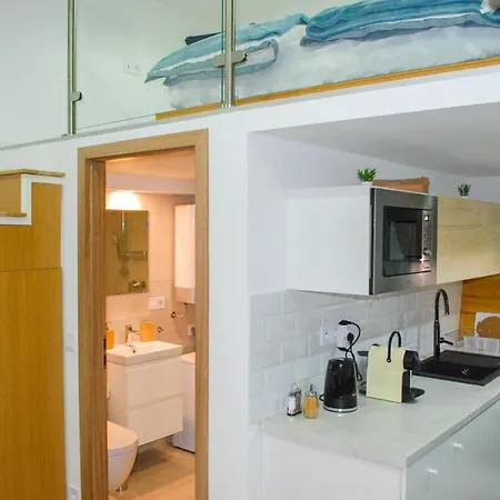Stylish Quiet W Cheap Parking Closeby Budapest